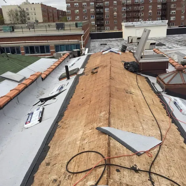 How Can I Contact A Roofing Contractor Near Me?