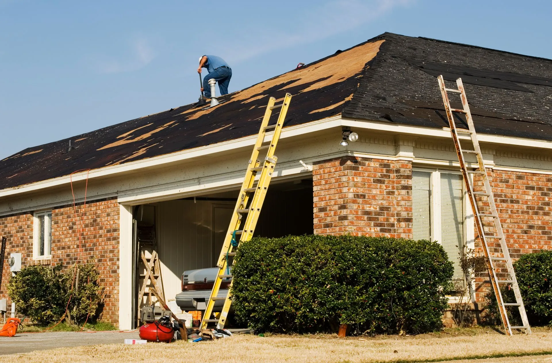 How Can I Contact A Roofing Contractor Near Me?