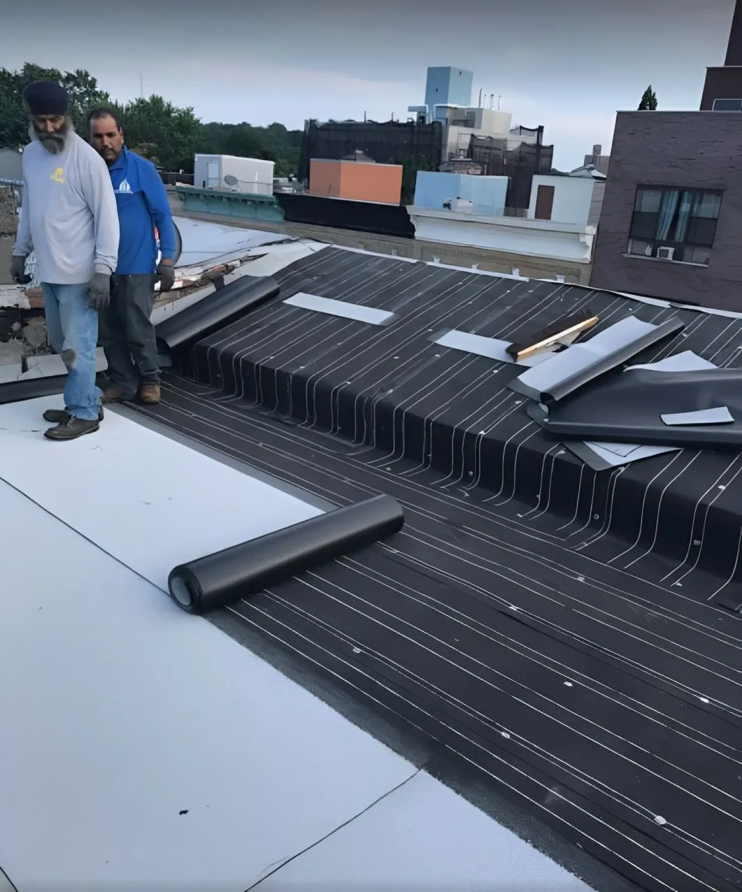 What Is a Rubber Roof? Benefits, Lifespan, and Why It’s Ideal for Certain Properties